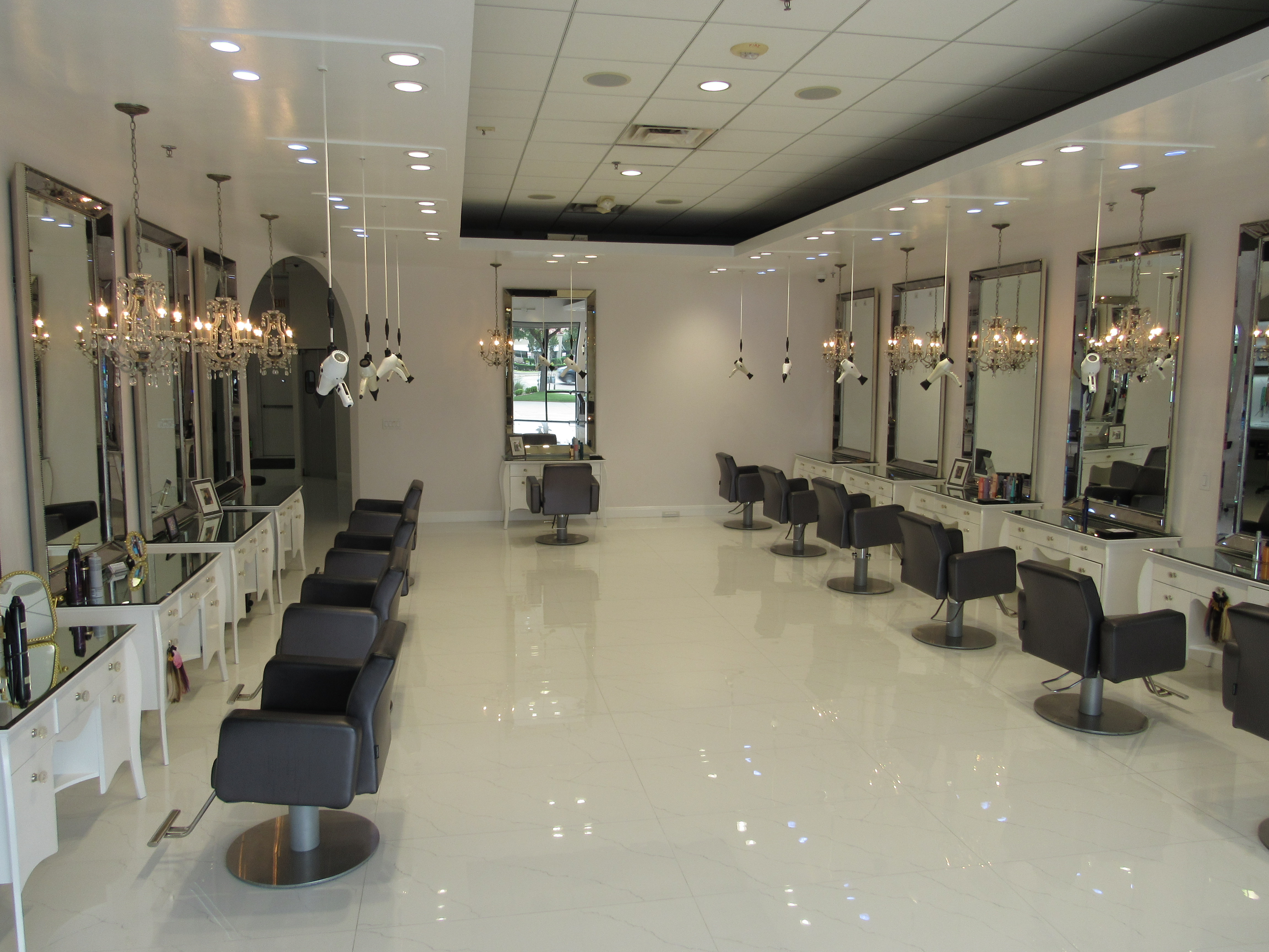Von Anthony Hair Salon In Frisco, Texas